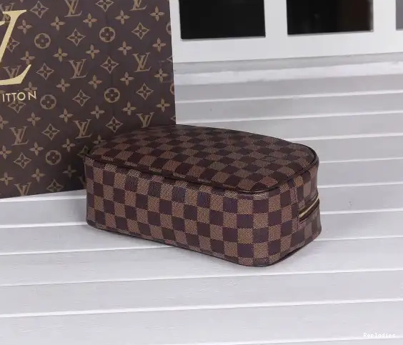 Rep ladies VUITTON LOUIS BAG TOILETRY 0605